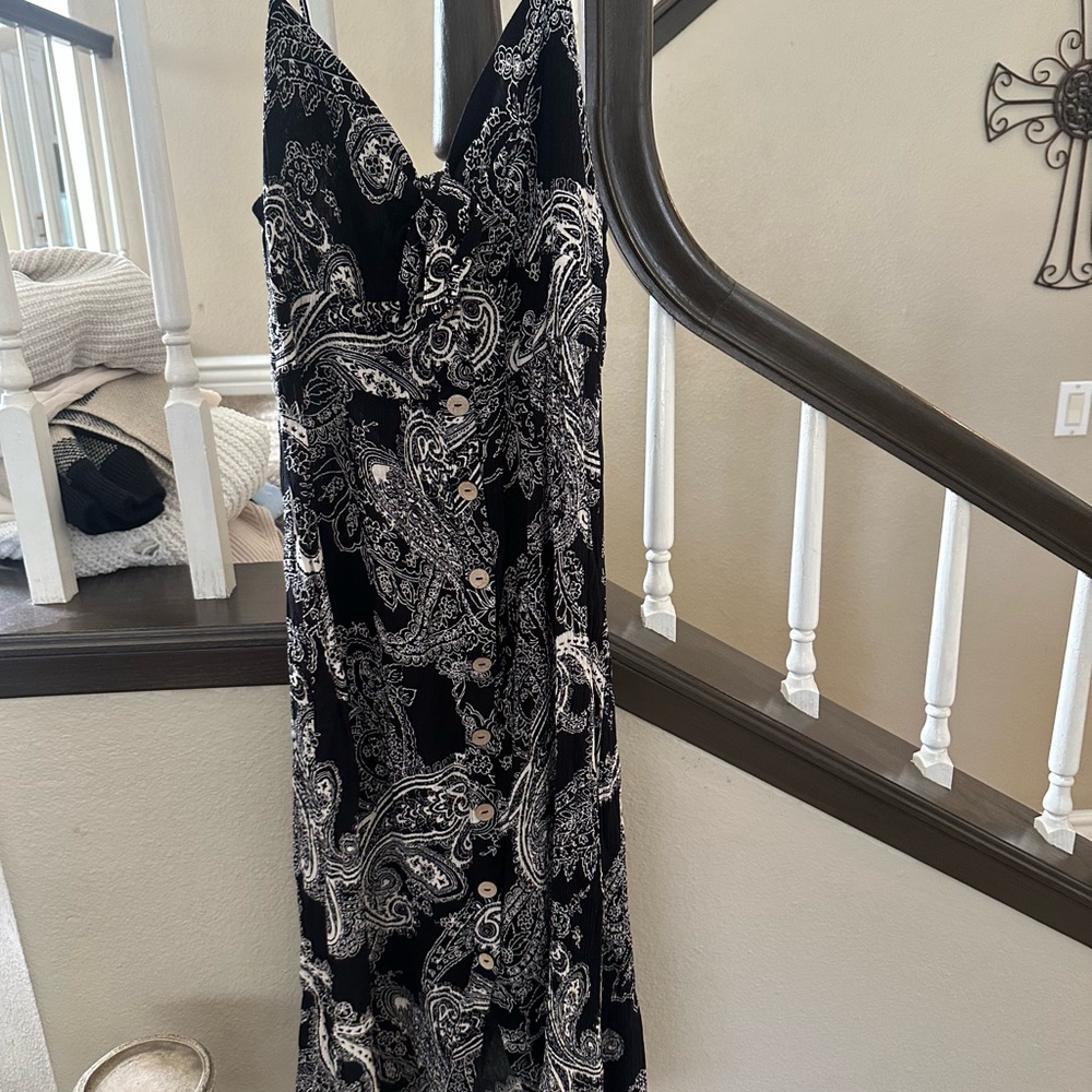 Elegant Black and White Paisley Dress size M